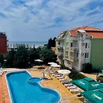 Hotel Mint Family *